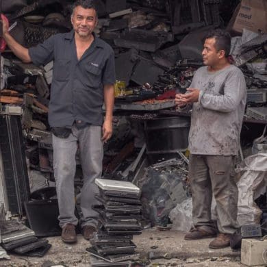 Two workers in the well-known “Chatarreras” (Junkyards) of the Center of San Salvador