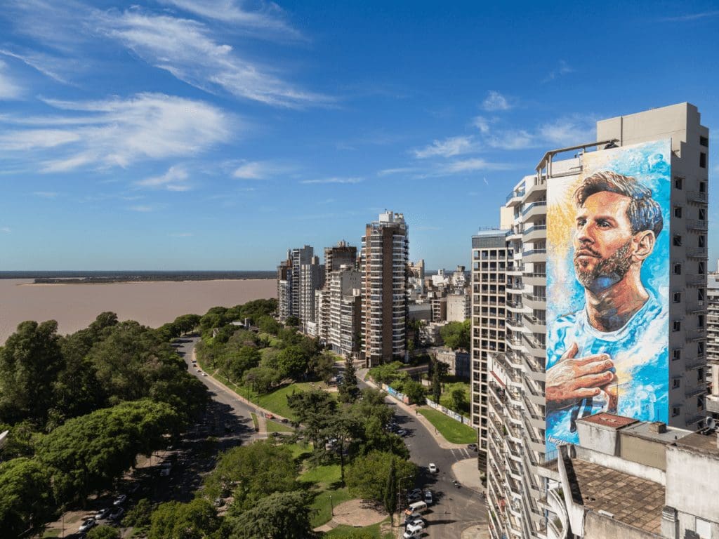 The impressive mural of Maradona and Messi