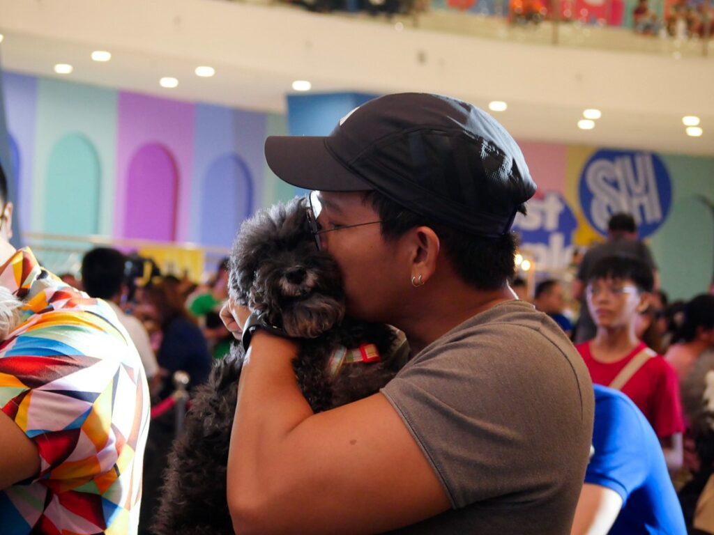 Una cosa que todos los asistentes al Día Mundial de los Animales en el Mall of Asia de Filipinas tenían en común era la alegría de pasar tiempo con sus mascotas entre otros alegres dueños.