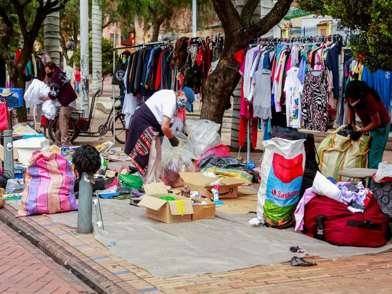 Booming used clothing market in Bogota contributes to eco-friendly, circular fashion