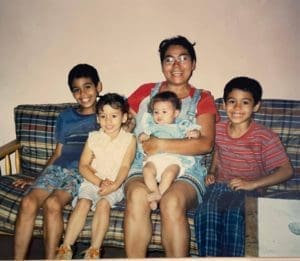 Roxana Hernández with her four children in 2004