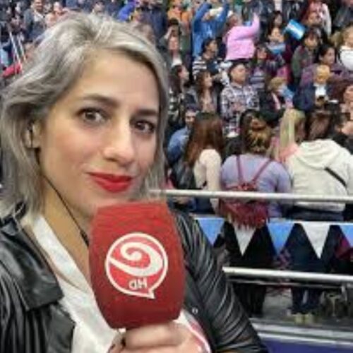 Agustina Binotti is a journalist and reporter for Crónica TV, noted for her courage in covering high-tension situations in the streets of Buenos Aires.