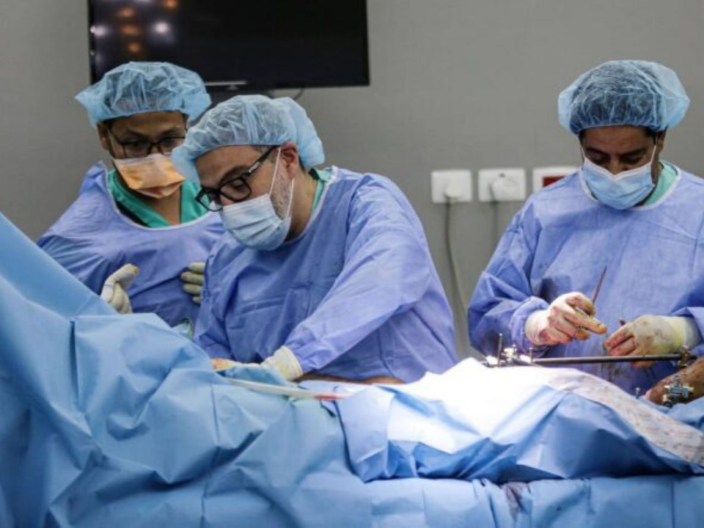 Dr. Ghassan Abu Sitta and his team perform surgery under extreme conditions in a conflict-zone. | Photo courtesy of Dr. Ghassan Abu Sitta.