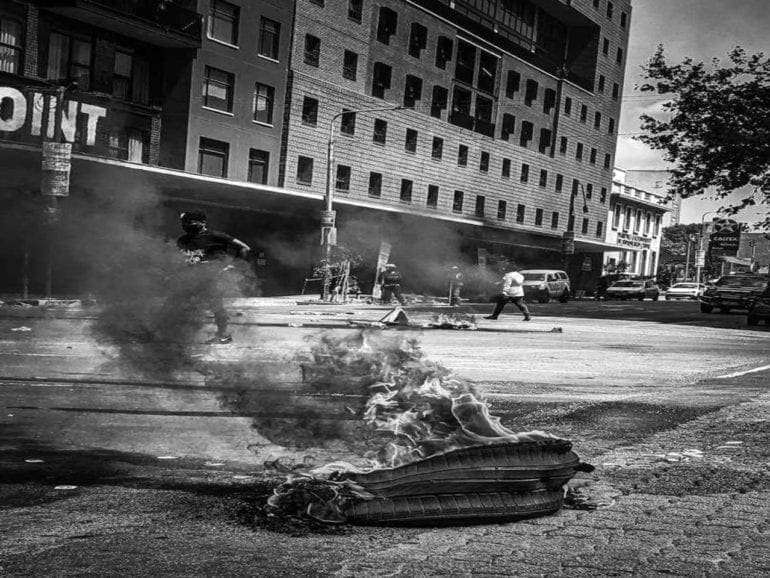 Estudiantes enfrentan una lucha a muerte por la inclusión financiera