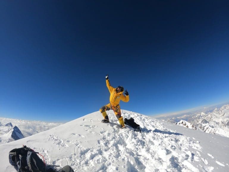 Alpinista paquistaní se convierte en el más joven en escalar la montaña K2