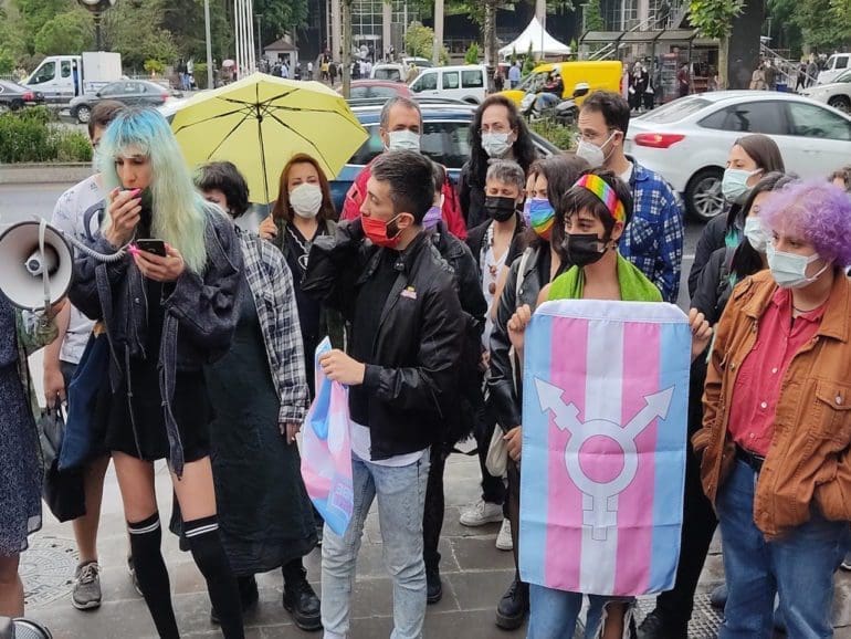 Sobrevivir al Desfile del Orgullo Gay de Estambul en medio de gases lacrimógenos y golpizas
