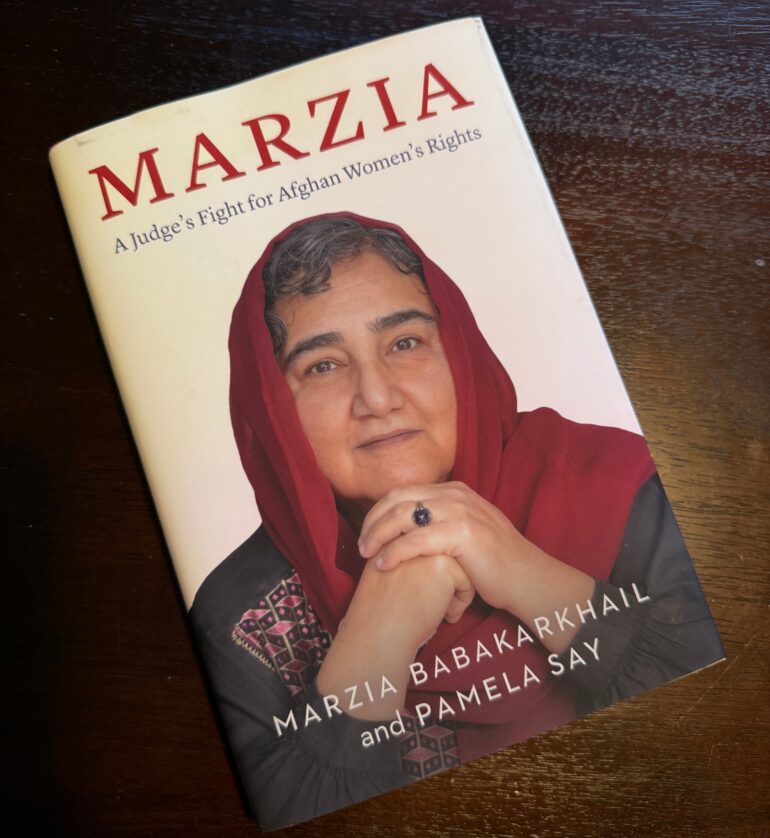 Una nota de Orato, ahora en formato libro: la jueza Marzia Babakarkhail y cómo logró escapar del Talibán