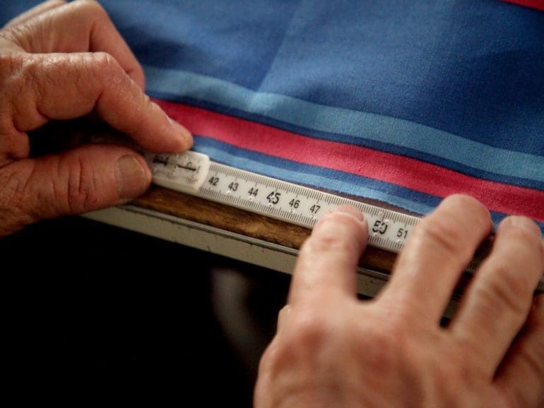 Blind men find vocation making mattresses in El Salvador