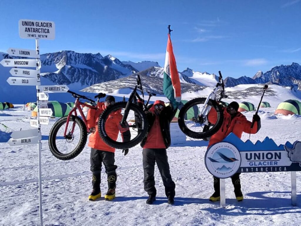 In addition to displaying a giant-sized national flag, three Indian men climbed the highest peak in Antarctica and 