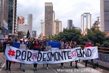 Por el desmantelamiento del Esmad (Escuadrón Móvil Antidisturbios) jóvenes se manifiestan en las calles de Bogotá contra la violencia policial llevada a cabo en el marco del Paro Nacional 2021. | Mariana Delgado Barón