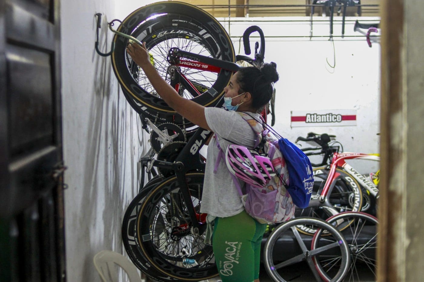 Marianis Salazar hanging her bicycle at the Barranquilla velodrome. | David Moran