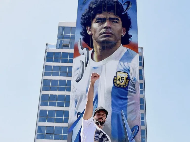 Me hice mundialmente famoso pintando al legendario futbolista Diego Maradona