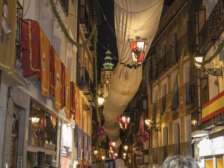 La fiesta del Corpus Christi, de 428 años de antigüedad, recorre las históricas calles de piedra de Toledo, España