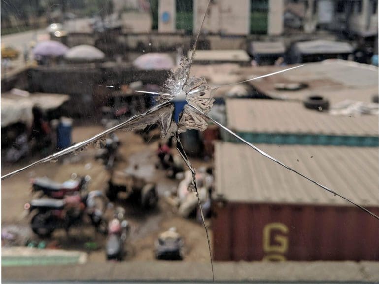 Viuda nigeriana explotada por la familia del difunto esposo, se apoya en la Comisión de Derechos Humanos