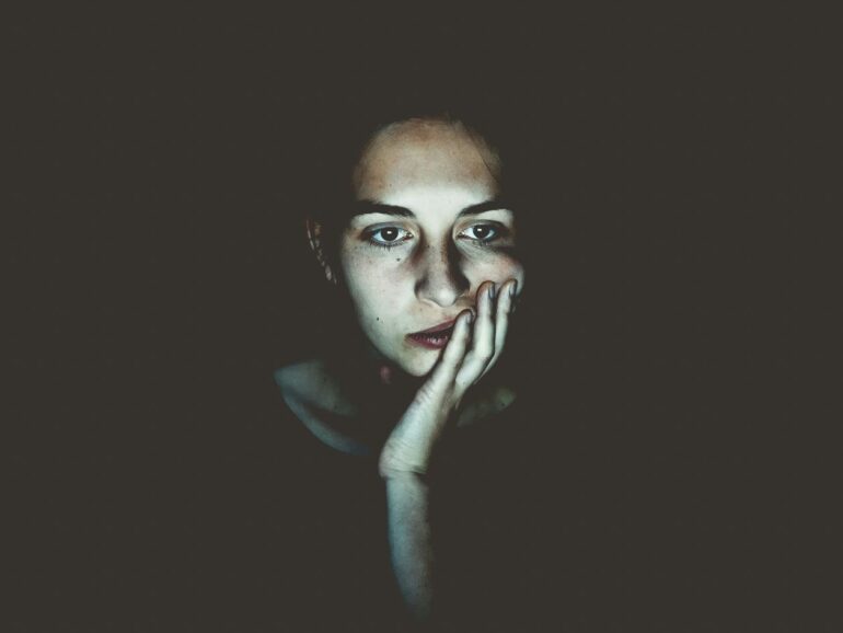 Poet and journalist in Egypt faces intense cyberbullying: “The collective male mindset targeted my body”