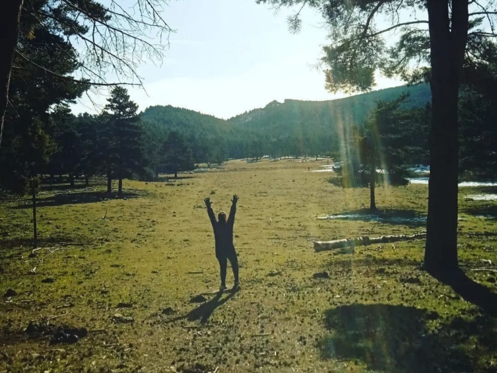 Soraida disfrutando de la belleza del campo español | Foto cortesía de Soraida Ledezma