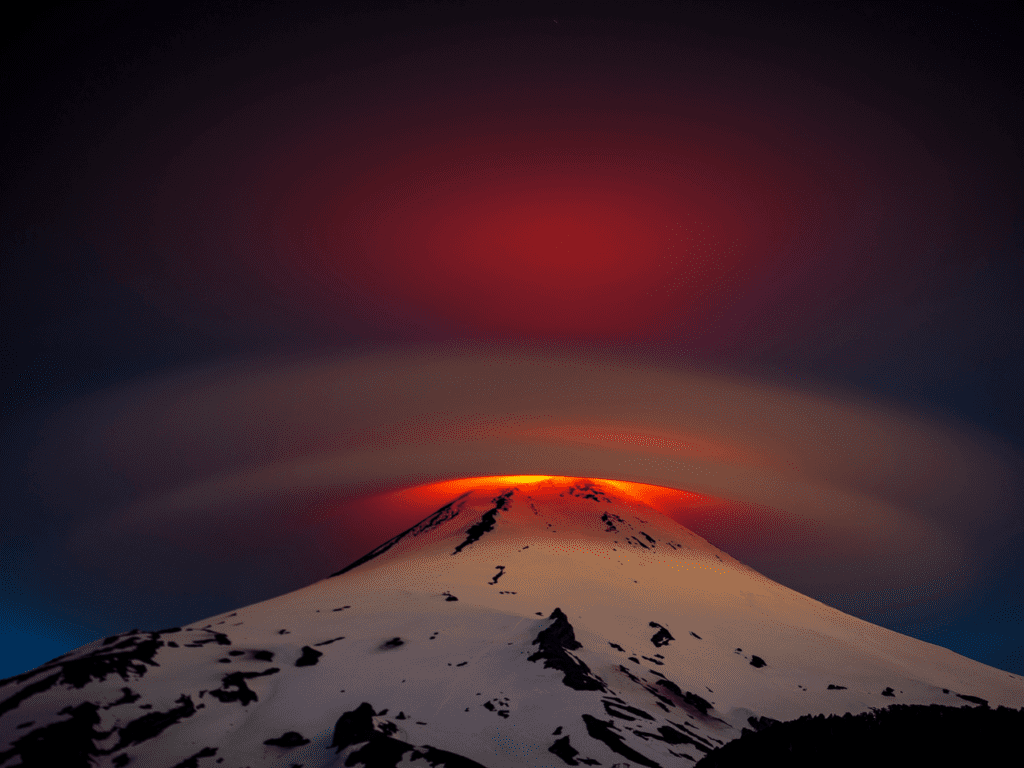 <b> Negroni's winning shot of Volcan Villarrica's surface activity <b/>
