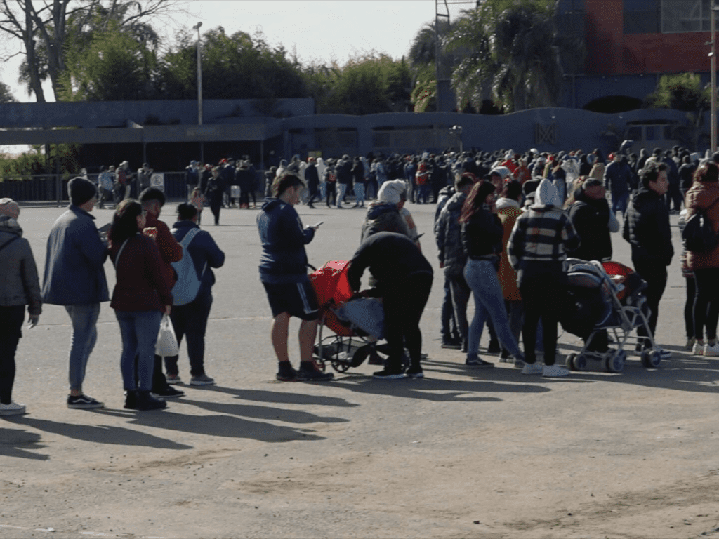 Argentinian citizens queue to exchange their biometric data for Worldcoin tokens | Photo courtesy of Lucas Real