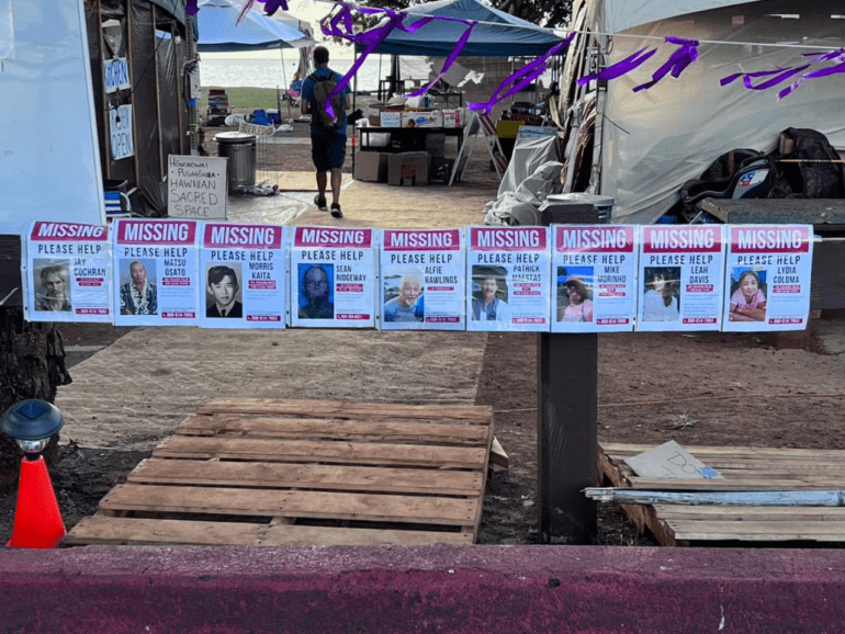 Una voluntaria trabaja sin descanso para reducir la lista de desaparecidos de Lahaina tras los devastadores incendios de Maui