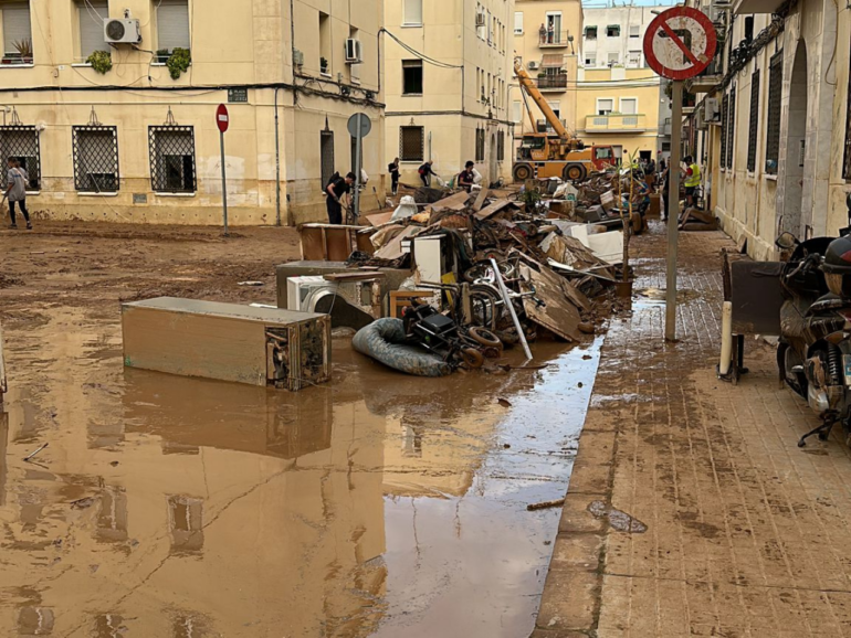 Floods in Valencia: a father’s harrowing journey to save his son amid chaos and destruction
