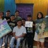 Melvin Gomez has been teaching art to children in his community