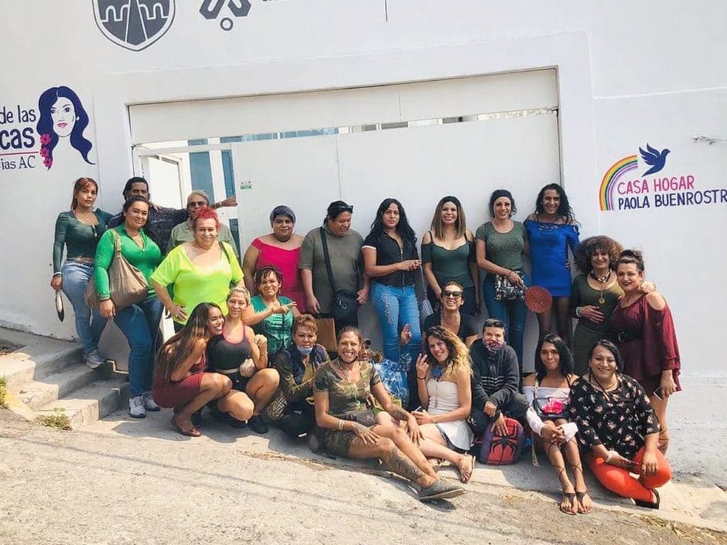 Kenia Cuevas (centro) en Casa Hogar Paola Buenrostro, el primer refugio para mujeres trans en México.