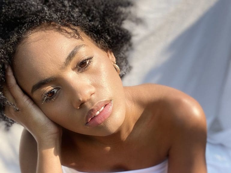 La actriz Angely Gaviria, de Siempre bruja, de Netflix, habla de embarazo, posparto y salud mental