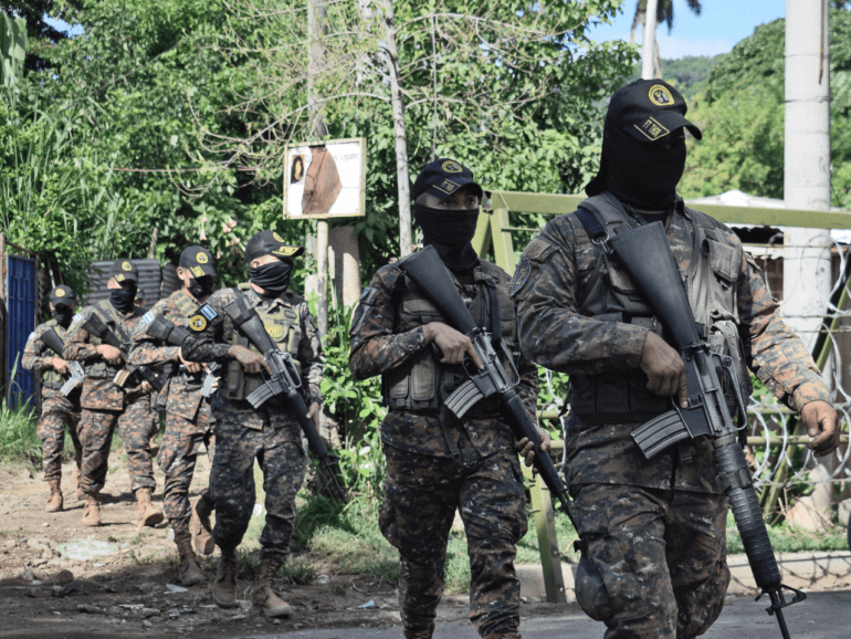 El régimen de excepción de El Salvador renovado a pesar de denuncias de graves violaciones de derechos humanos.