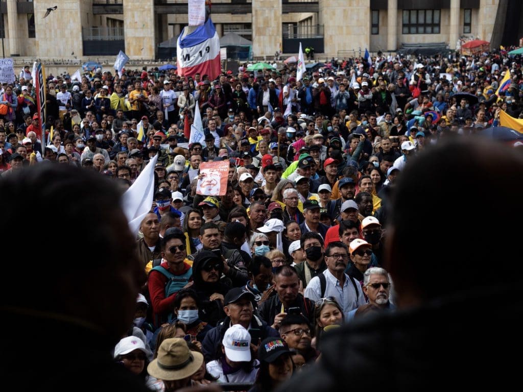 Thousands of citizens gathered in the center of Bogotá to listen to President Gustavo Petro address the nation amidst the protests in the city.