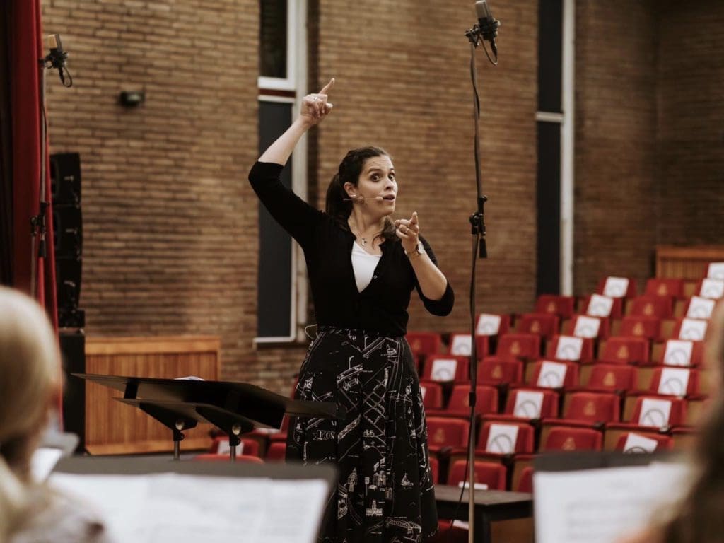 The London Symphony Chorus has announced the appointment of Mariana Rosas to the role of chorus director, effective from 1 August. Rosas will move to her new position from the role of associate chorus director, succeeding Simon Halsey, her former teacher. 