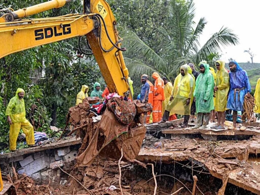 Los corrimientos de tierra que asolaron la aldea de Mundakkai, en el distrito de Wayanad, en Kerala, estado del sur de la India, causaron destrucciones masivas. | Foto cortesía de Kudumbashree/NDRF 