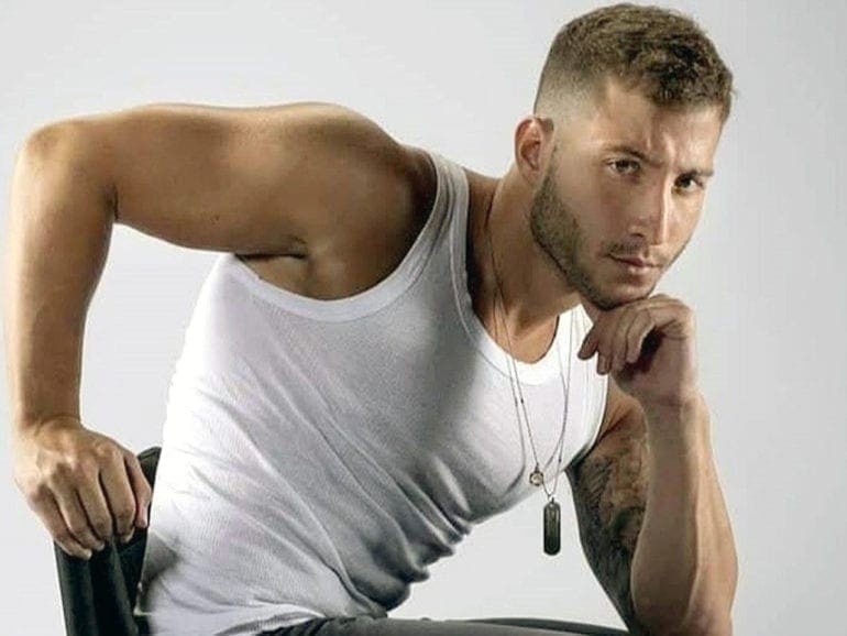 Nadador paralímpico se convierte en modelo y rompe los estereotipos