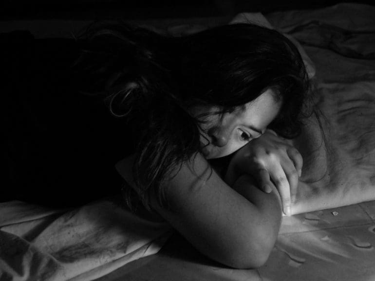 Una mujer que tenía la custodia total de sus hijos presenta una demanda por sustracción contra su ex, el Frente Nacional de Mujeres se implica