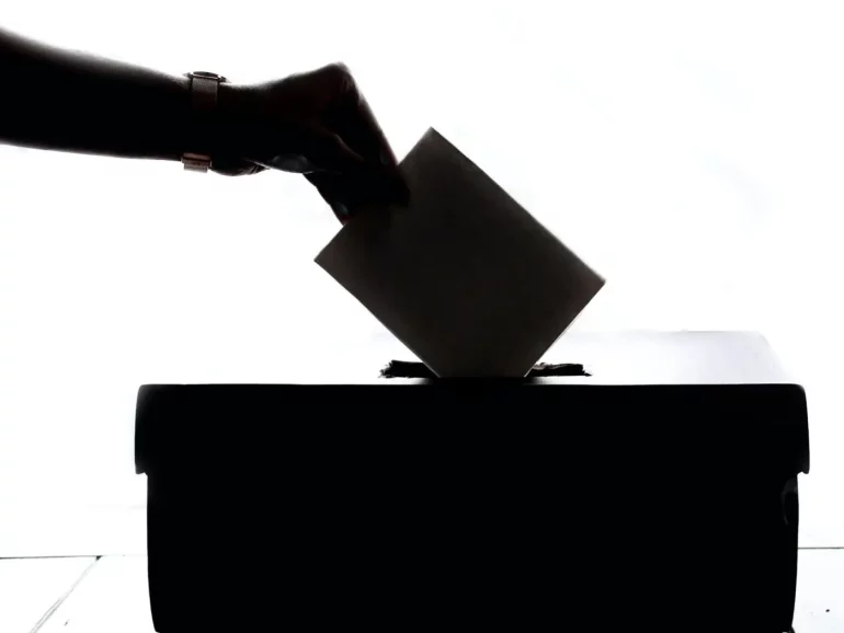 Colombian poll worker speaks up to report electoral fraud