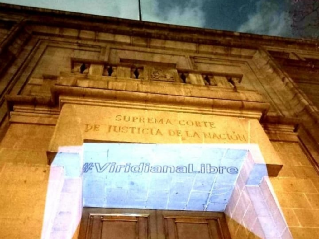 #ViridianaLibre is projected on courthouse in Mexico. Free Viridiana became a rally cry against conditions of arrests and imprisonment of women. | Photo courtesy Viridiana Molina